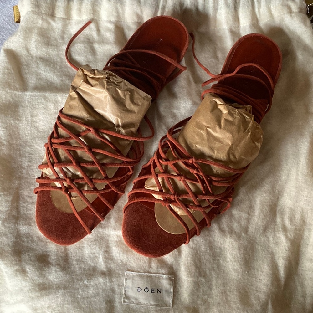NWT Dôen Casimira Sandal Rust Suede Size 38